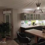 Großzügige Am Waldesrand Im Seenland Apartamento