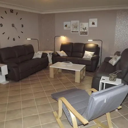 Großzügige Am Waldesrand Im Seenland * Lauta