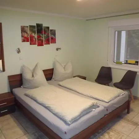 Großzügige Am Waldesrand Im Seenland *