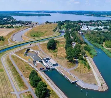 Großzügige Am Waldesrand Im Seenland * Lauta