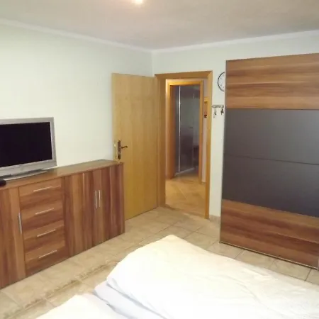 Großzügige Am Waldesrand Im Seenland Apartment Lauta