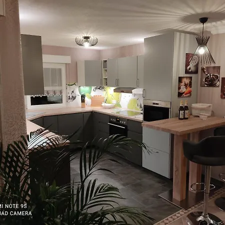 Großzügige Am Waldesrand Im Seenland Lauta