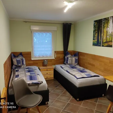 Großzügige Am Waldesrand Im Seenland Lauta