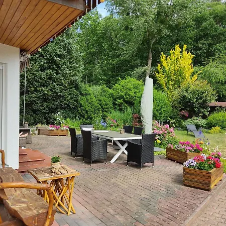 Großzügige Am Waldesrand Im Seenland Apartment Lauta