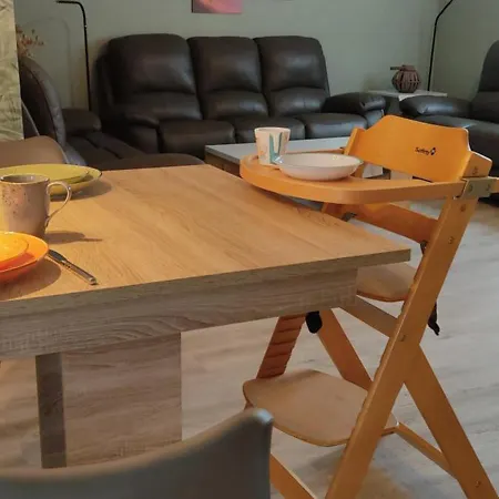 Apartment Grosszuegige Am Waldesrand Im Seenland *