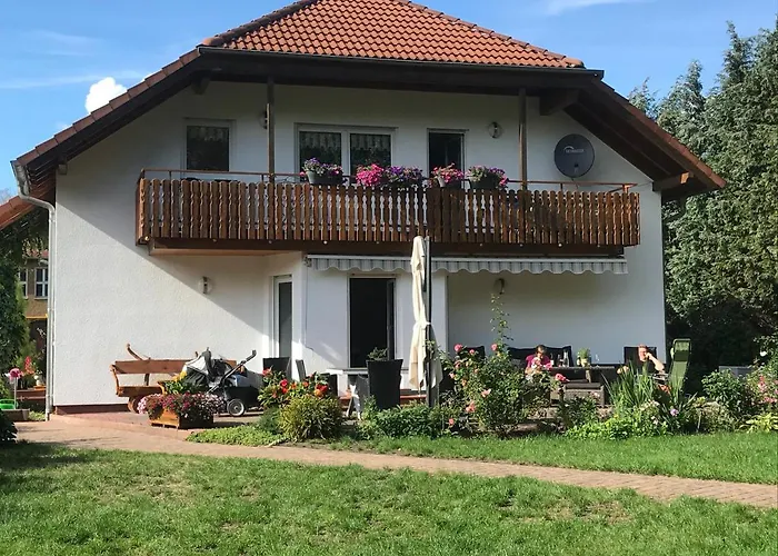 Grosszuegige Am Waldesrand Im Seenland *