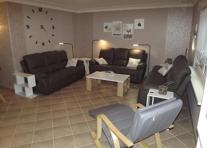 Grosszuegige Am Waldesrand Im Seenland * Lauta