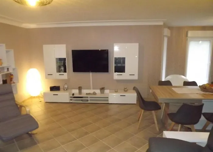 Grosszuegige Am Waldesrand Im Seenland * Lauta