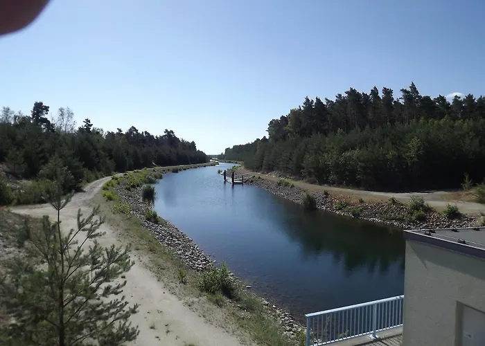 Grosszuegige Am Waldesrand Im Seenland *